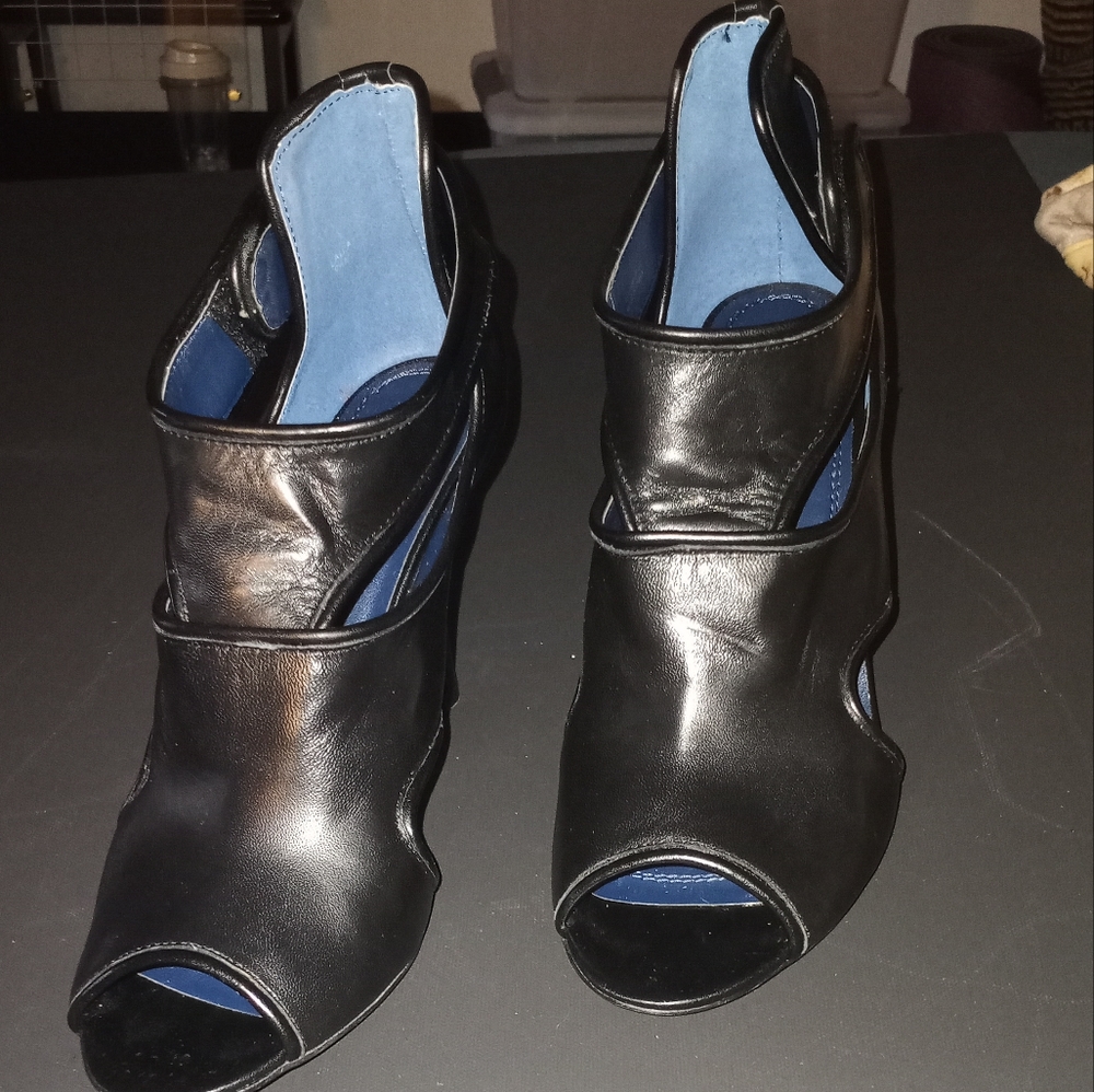 Tahari Lalla Peep Toe D-orsay Pumps 91/2M